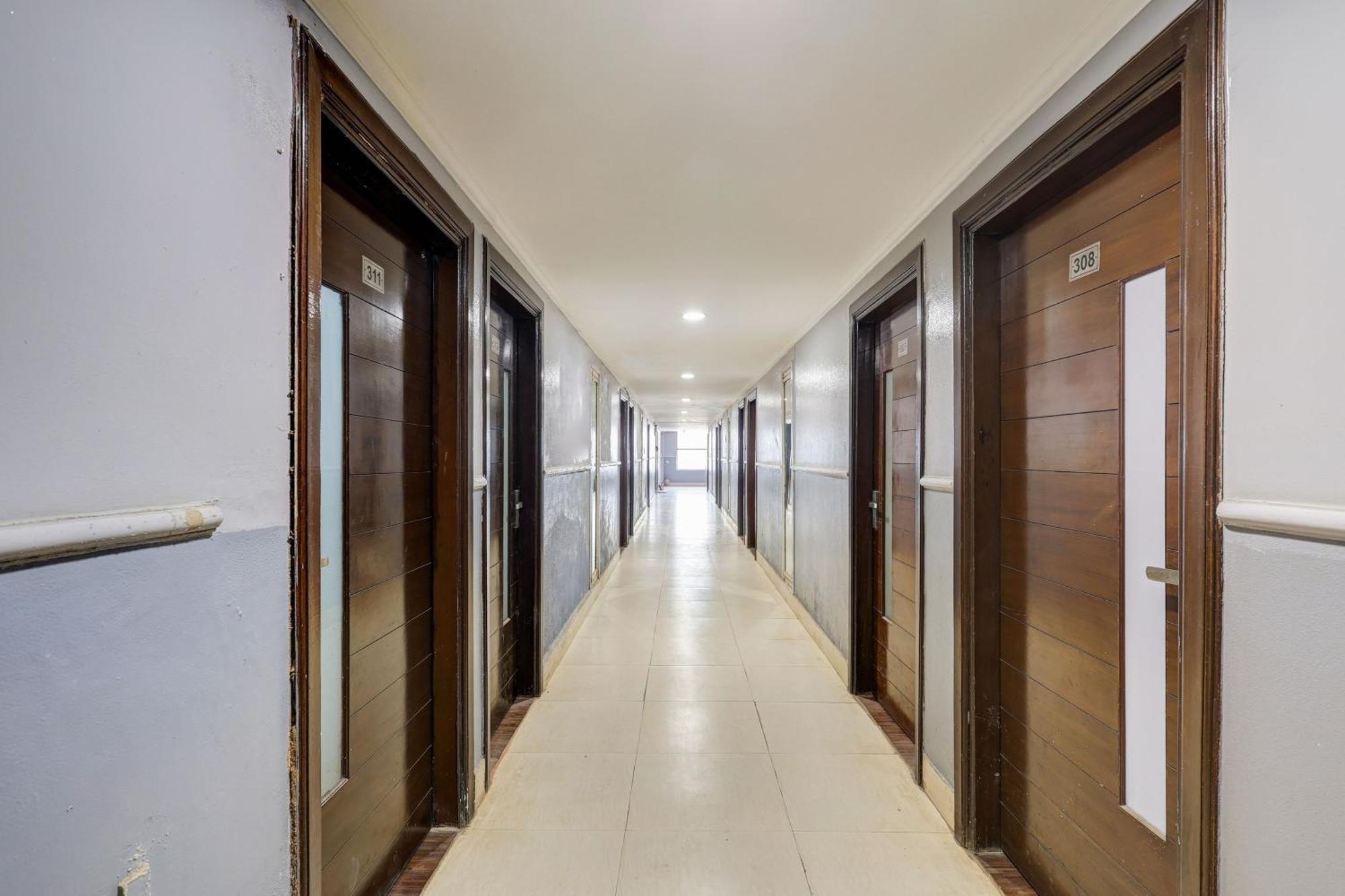 Super Townhouse Sector 38 Gurgaon Near Medanta Hotel Ngoại thất bức ảnh